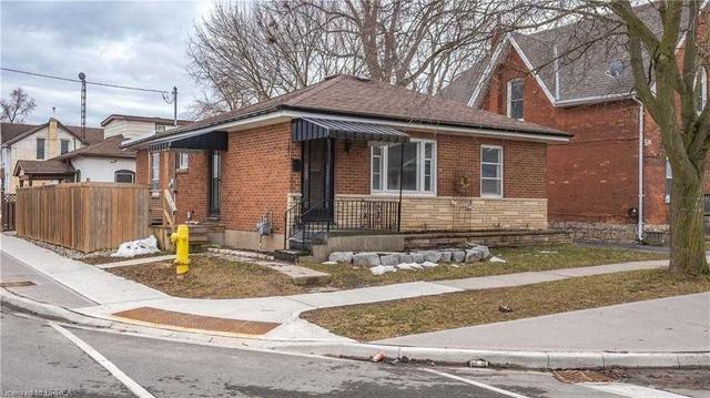 305 Darling St, House detached with 2 bedrooms, 2 bathrooms and 2 parking in Brantford ON | Image 12