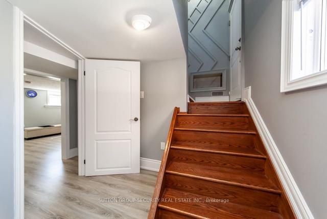 30 Battersea Cres, House detached with 2 bedrooms, 2 bathrooms and 6 parking in Toronto ON | Image 14