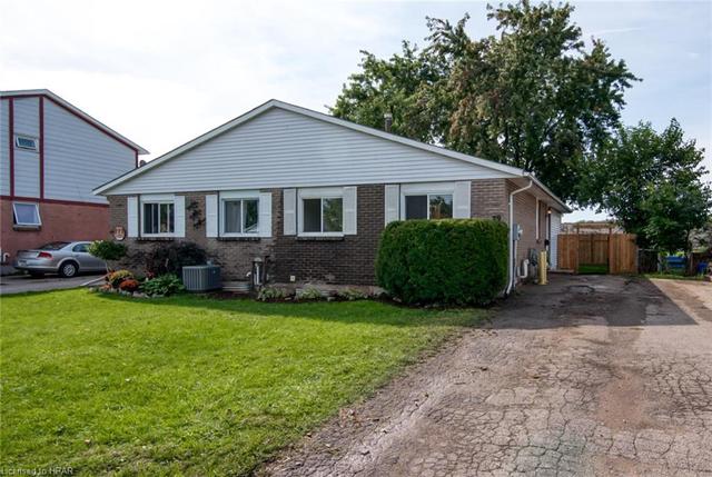 79 Maple Avenue, House semidetached with 3 bedrooms, 1 bathrooms and 3 parking in Stratford ON | Image 1