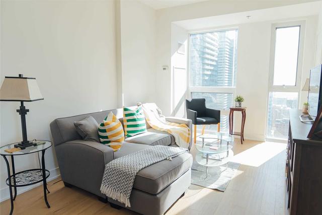 3108 - 318 Richmond St W, Condo with 2 bedrooms, 1 bathrooms and 1 parking in Toronto ON | Image 1