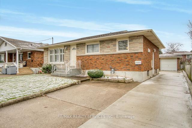 2 Anderson St, House detached with 3 bedrooms, 2 bathrooms and 5 parking in St. Catharines ON | Image 12