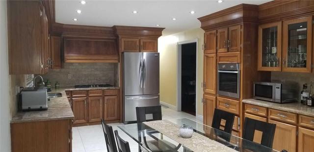Upper - 38 Fenton Way, House detached with 4 bedrooms, 3 bathrooms and 2 parking in Brampton ON | Image 8