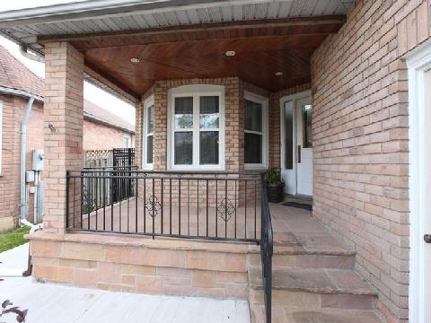104 Torrance Woods, House detached with 3 bedrooms, 3 bathrooms and 4 parking in Brampton ON | Image 2