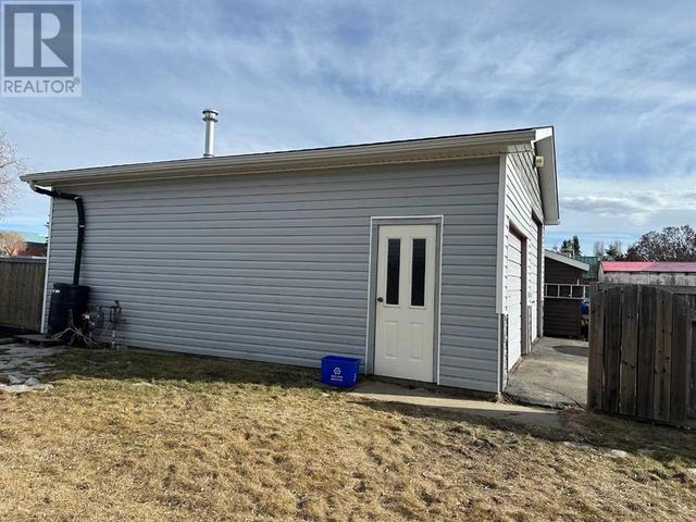 5413 50 Street, House detached with 2 bedrooms, 1 bathrooms and 2 parking in Bentley AB | Image 11