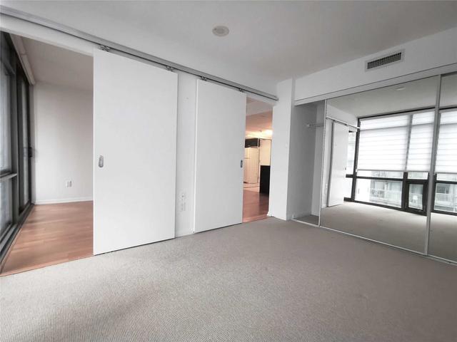 1201 - 38 Grenville St, Condo with 2 bedrooms, 2 bathrooms and 1 parking in Toronto ON | Image 2