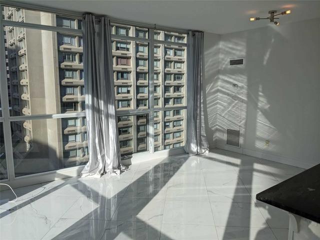 1004 - 1121 Bay St, Condo with 2 bedrooms, 2 bathrooms and 1 parking in Toronto ON | Image 9