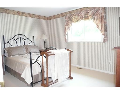 4 Mayfair Dr, House detached with 3 bedrooms, 2 bathrooms and null parking in Barrie ON | Image 5