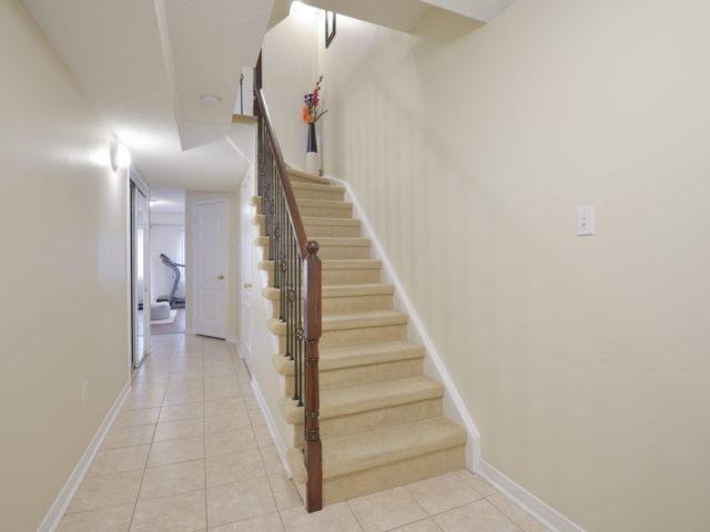 793 Candlestick Circ, House attached with 3 bedrooms, 4 bathrooms and 1 parking in Mississauga ON | Image 6