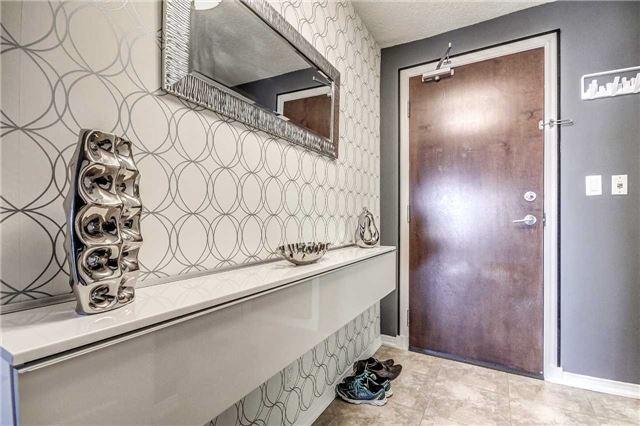 LphN - 8 Rosebank Dr, Condo with 1 bedrooms, 1 bathrooms and 1 parking in Toronto ON | Image 2