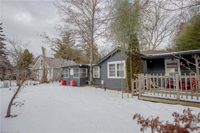 7 Vincent Avenue Street, House detached with 3 bedrooms, 1 bathrooms and null parking in Niagara on the Lake ON | Image 2