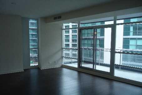 00 - 15 Bruyeres Mews, Condo with 2 bedrooms, 2 bathrooms and 1 parking in Toronto ON | Image 6
