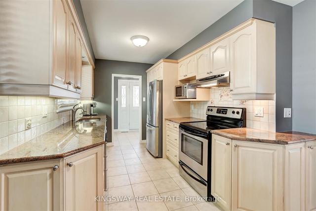 15 Deanewood Cres, House detached with 3 bedrooms, 3 bathrooms and 6 parking in Toronto ON | Image 24