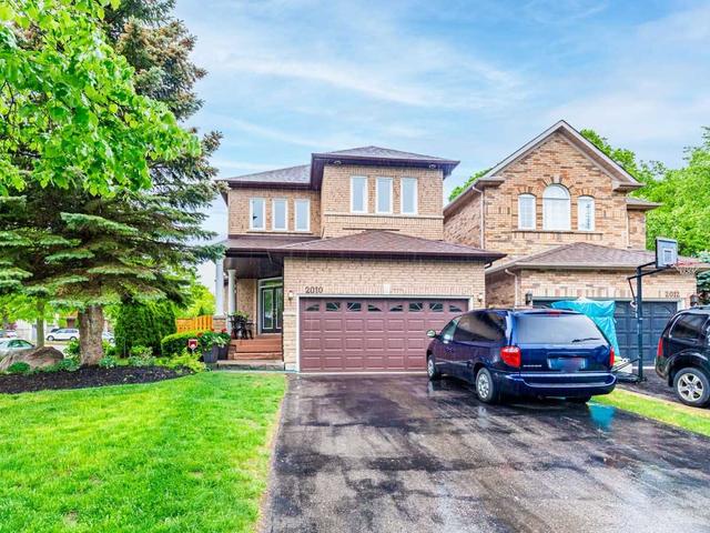 2010 Erin Gate Blvd, House detached with 4 bedrooms, 4 bathrooms and 6 parking in Pickering ON | Image 1