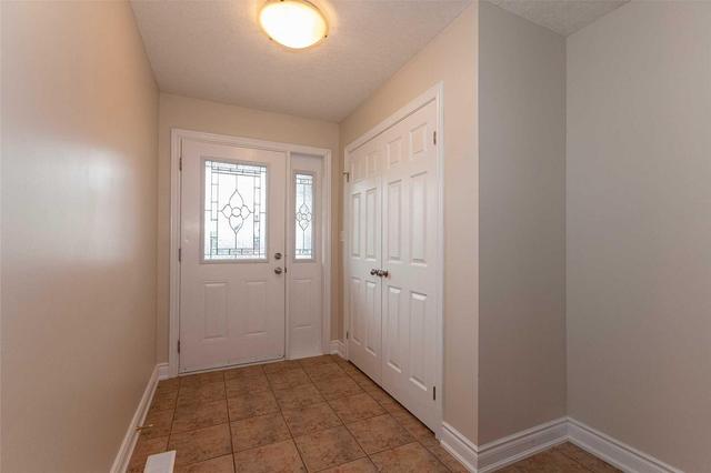 62 Clough Cres, House attached with 3 bedrooms, 4 bathrooms and 1 parking in Guelph ON | Image 3