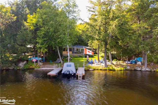 1181 Lakeshore Drive N, House detached with 4 bedrooms, 1 bathrooms and 5 parking in Bracebridge ON | Image 1