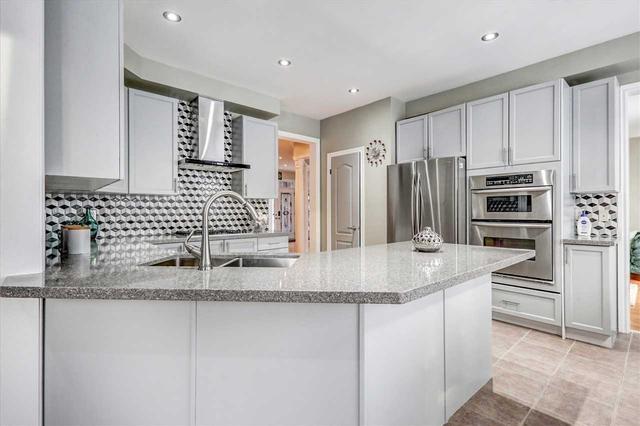 49 Boulderbrook Dr, House detached with 5 bedrooms, 4 bathrooms and 4 parking in Toronto ON | Image 26