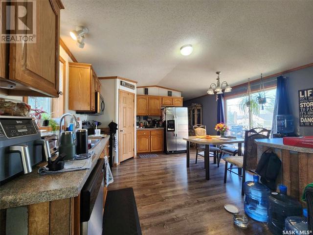 305 5th Avenue, Home with 3 bedrooms, 2 bathrooms and null parking in Caronport SK | Image 10