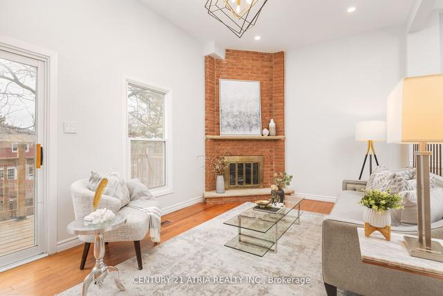 118 Carolbreen Sq, House attached with 3 bedrooms, 4 bathrooms and 2 parking in Toronto ON | Image 11