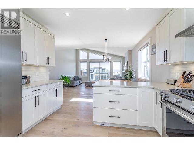 3047 Shaleview Drive, House detached with 5 bedrooms, 3 bathrooms and 5 parking in West Kelowna BC | Image 11