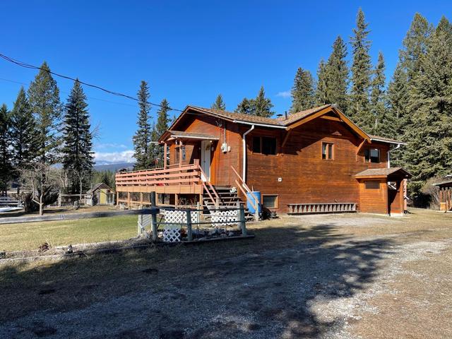 4561 Barleben Road, House detached with 2 bedrooms, 1 bathrooms and null parking in East Kootenay E BC | Image 2