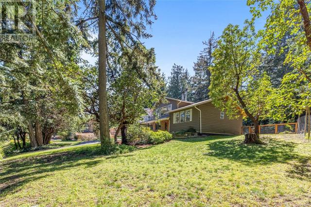 154 Castle Cross Rd, House detached with 3 bedrooms, 2 bathrooms and 3 parking in Saltspring Island BC | Image 2