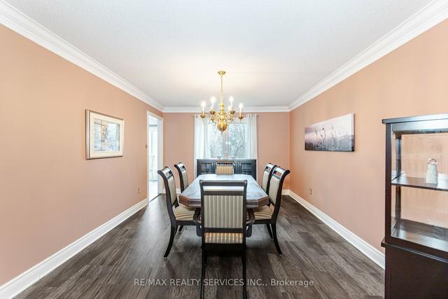 12 Mohan Crt, House detached with 3 bedrooms, 3 bathrooms and 9 parking in Brampton ON | Image 3