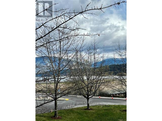 8 - 680 Marine Park Drive, Condo with 1 bedrooms, 1 bathrooms and null parking in Salmon Arm BC | Image 16