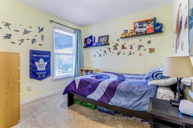 3 Sanctbury Pl, House detached with 3 bedrooms, 2 bathrooms and 5 parking in Toronto ON | Image 6