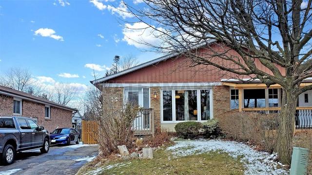 22 Lowry Sq, House semidetached with 3 bedrooms, 3 bathrooms and 3 parking in Toronto ON | Image 1