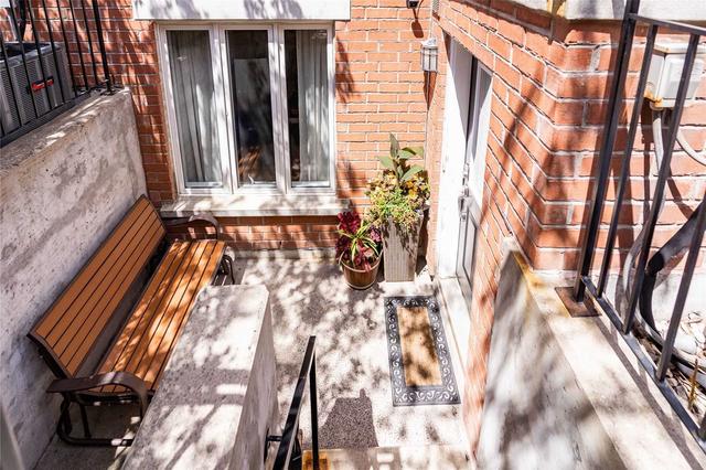 1201 - 22 Laidlaw St, Townhouse with 2 bedrooms, 1 bathrooms and 1 parking in Toronto ON | Image 11