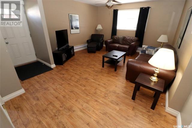 304 1st Street W, House detached with 5 bedrooms, 3 bathrooms and null parking in Delisle SK | Image 4