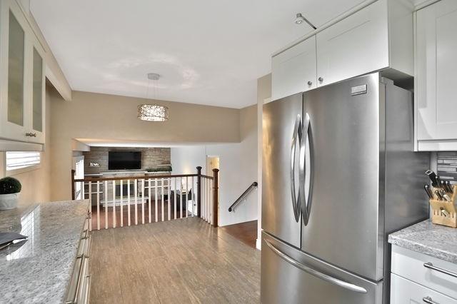 331 Ulric Cres, House detached with 3 bedrooms, 3 bathrooms and 4 parking in Oakville ON | Image 9