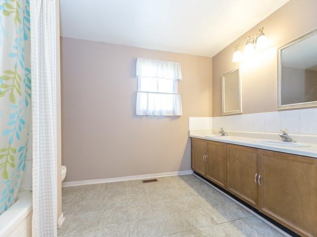 44 Howell St, House detached with 4 bedrooms, 5 bathrooms and 4 parking in Brampton ON | Image 9