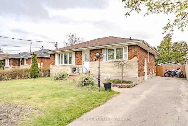 121 Riverside Dr, House detached with 3 bedrooms, 3 bathrooms and 3 parking in Oshawa ON | Image 1
