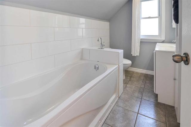 274 French St, House detached with 2 bedrooms, 2 bathrooms and 3 parking in Oshawa ON | Image 15