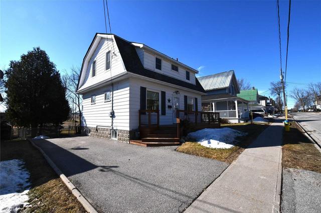 15 Fair Ave, House detached with 4 bedrooms, 1 bathrooms and 3 parking in Kawartha Lakes ON | Image 2