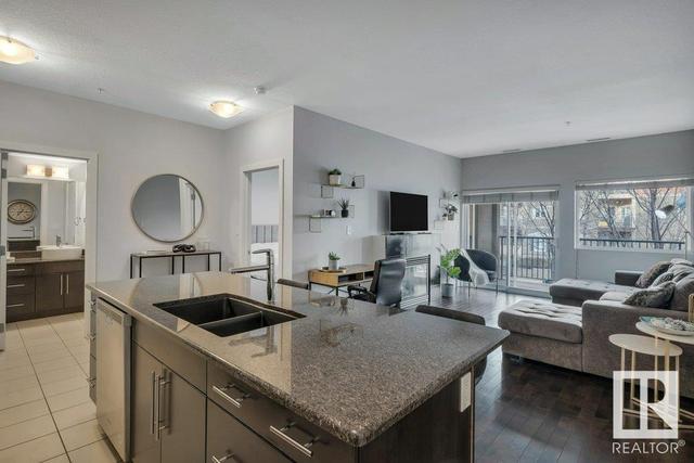 209 - 11203 103a Av Nw, Condo with 2 bedrooms, 2 bathrooms and 2 parking in Edmonton AB | Image 6