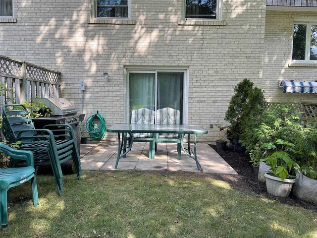 16 Stonedale Plwy, Townhouse with 3 bedrooms, 3 bathrooms and 2 parking in Toronto ON | Image 10
