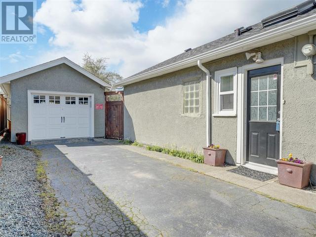 2514 Empire St, House detached with 2 bedrooms, 1 bathrooms and 3 parking in Victoria BC | Image 24