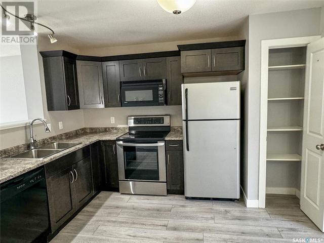 17 - 1621 First Street, House attached with 2 bedrooms, 2 bathrooms and null parking in Estevan SK | Image 10