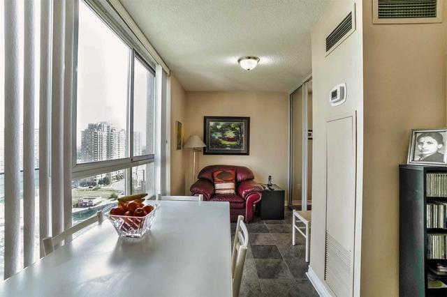 1903 - 3650 Kaneff Cres, Condo with 3 bedrooms, 2 bathrooms and 2 parking in Mississauga ON | Image 5