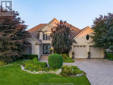 320 Shoreview Circle, Windsor, ON, N8P1M7 | Card Image