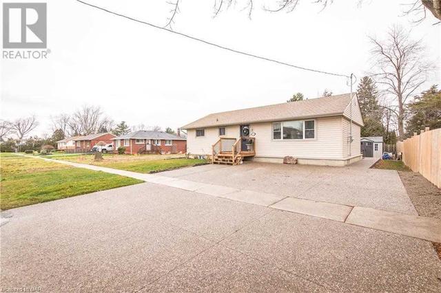 7631 Wayne St, House detached with 3 bedrooms, 1 bathrooms and 4 parking in Niagara Falls ON | Image 6