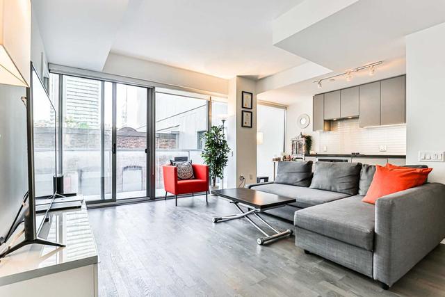 601 - 60 Colborne St, Condo with 1 bedrooms, 1 bathrooms and 1 parking in Toronto ON | Image 3