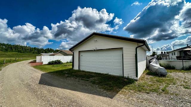 416 6th Street Nw, House detached with 2 bedrooms, 2 bathrooms and 6 parking in Sundre AB | Image 2