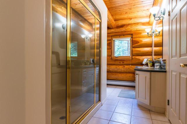 3150 Hanna Creek Road, House detached with 2 bedrooms, 2 bathrooms and null parking in Kootenay Boundary B BC | Image 18