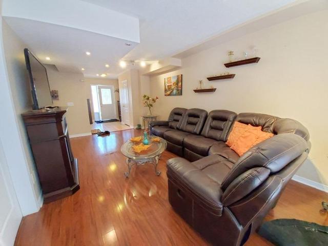 3321 Southwick St, House attached with 3 bedrooms, 3 bathrooms and 3 parking in Mississauga ON | Image 13