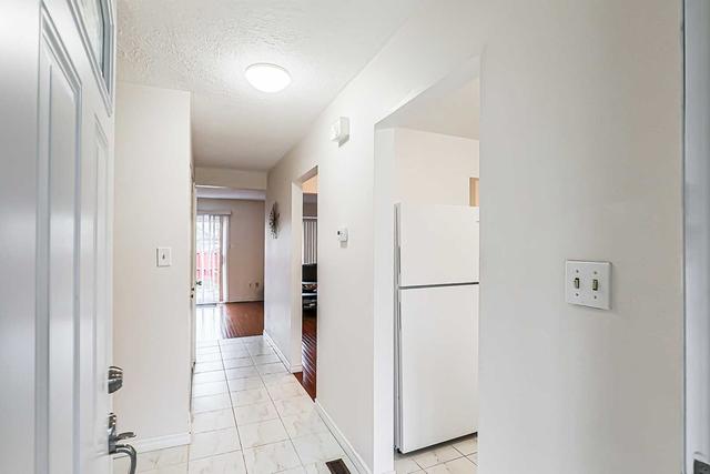 801 Military Tr, Townhouse with 3 bedrooms, 3 bathrooms and 1 parking in Toronto ON | Image 34