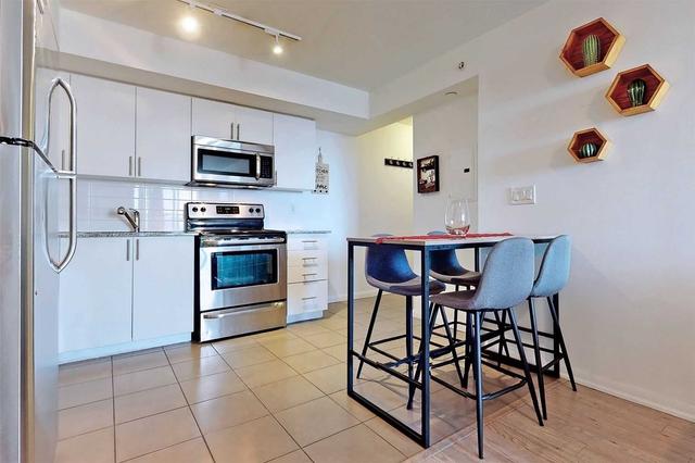 408 - 800 Lawrence Ave W, Condo with 2 bedrooms, 1 bathrooms and 1 parking in Toronto ON | Image 7