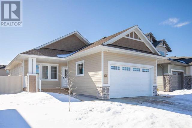 21 Panorama Avenue, House detached with 3 bedrooms, 2 bathrooms and 2 parking in Lacombe AB | Image 2